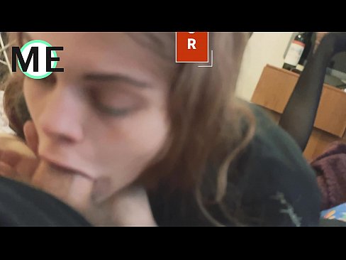 ❤️ Πούτσος στο λαιμό της, σκισμένο καλσόν και σκισμένα τακούνια Πόρνο ☑
